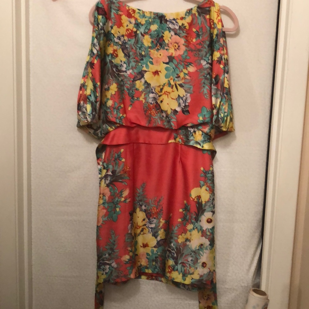 ❤️‍🔥 4 for $20 Beautiful coral floral print silky dress